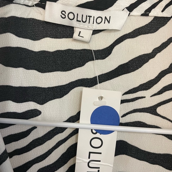 Solution Black and White Zebra Print Button Down Blouse L - Picture 3 of 6
